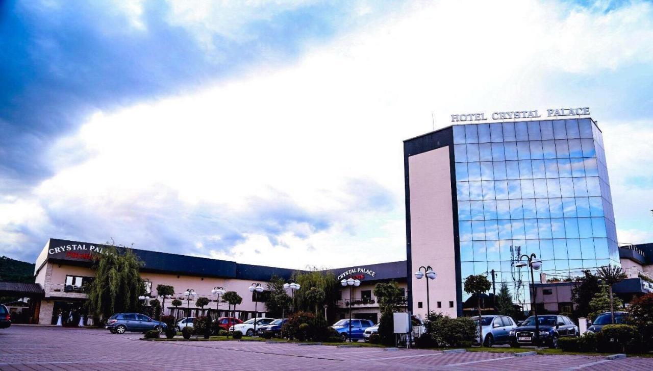 Hotel Crystal Palace Ramnicu Valcea Exterior photo